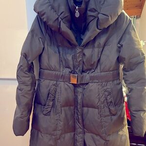 Warn and comphy Tahari size medium puffer coat